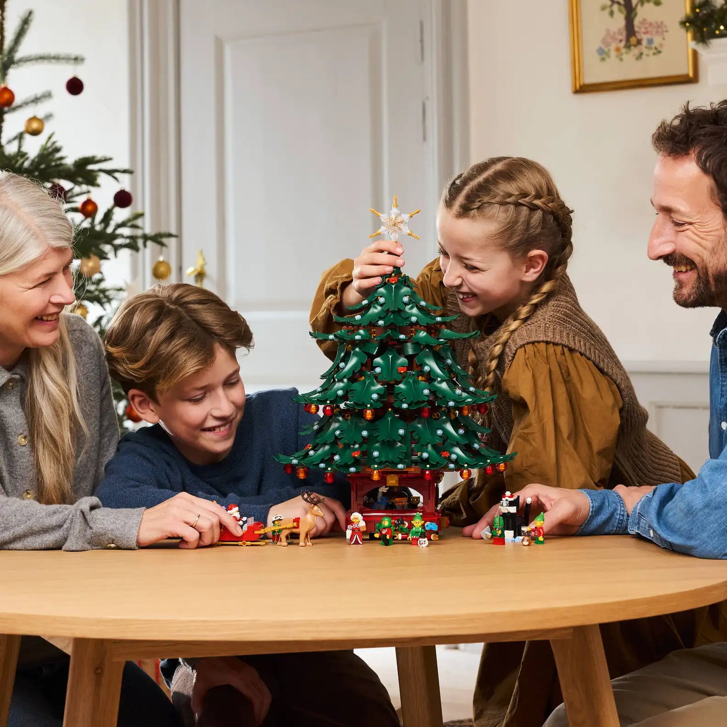 Lego Icons Family Christmas Tree 41843